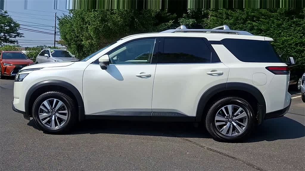 2023 Nissan Pathfinder SL 5
