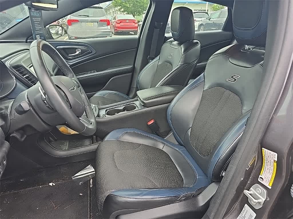Thumbnail: 2016 Chrysler 200 - 8