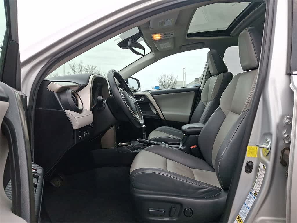 Thumbnail: 2015 Toyota RAV4 - 11