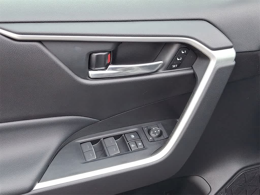 Thumbnail: 2022 Toyota RAV4 - 10