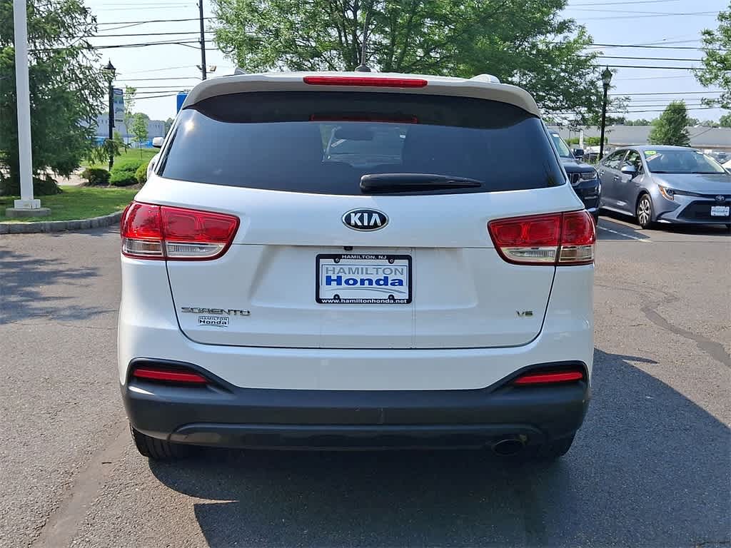2017 Kia Sorento LX 23