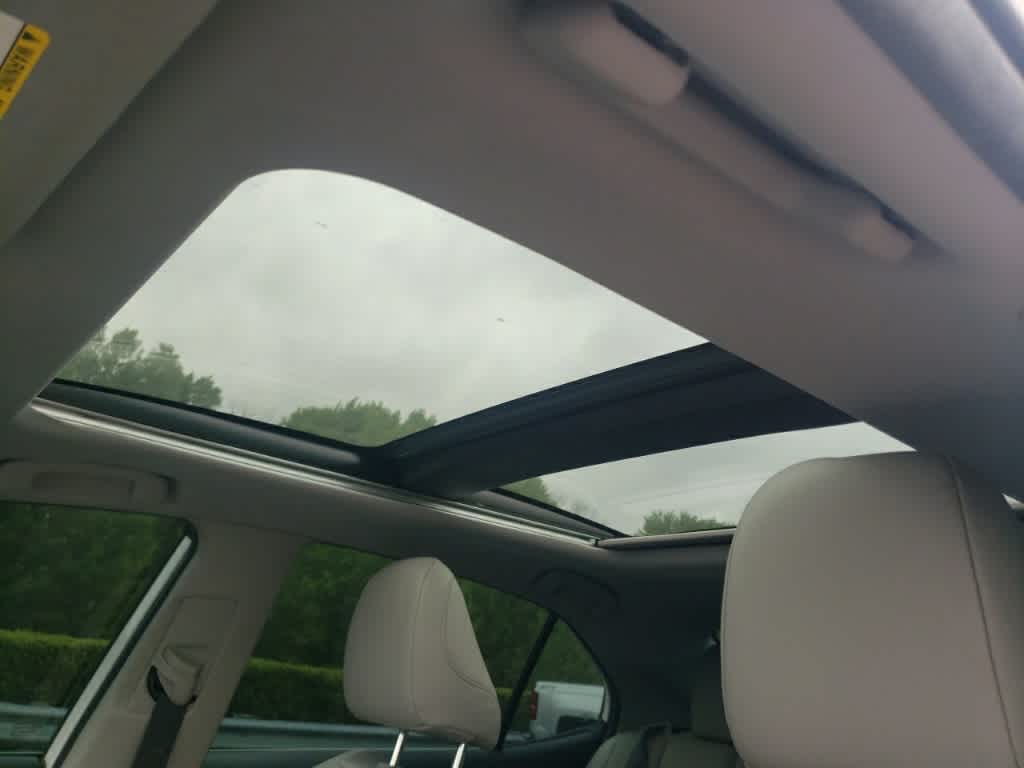 Thumbnail: 2019 Toyota Camry - 11