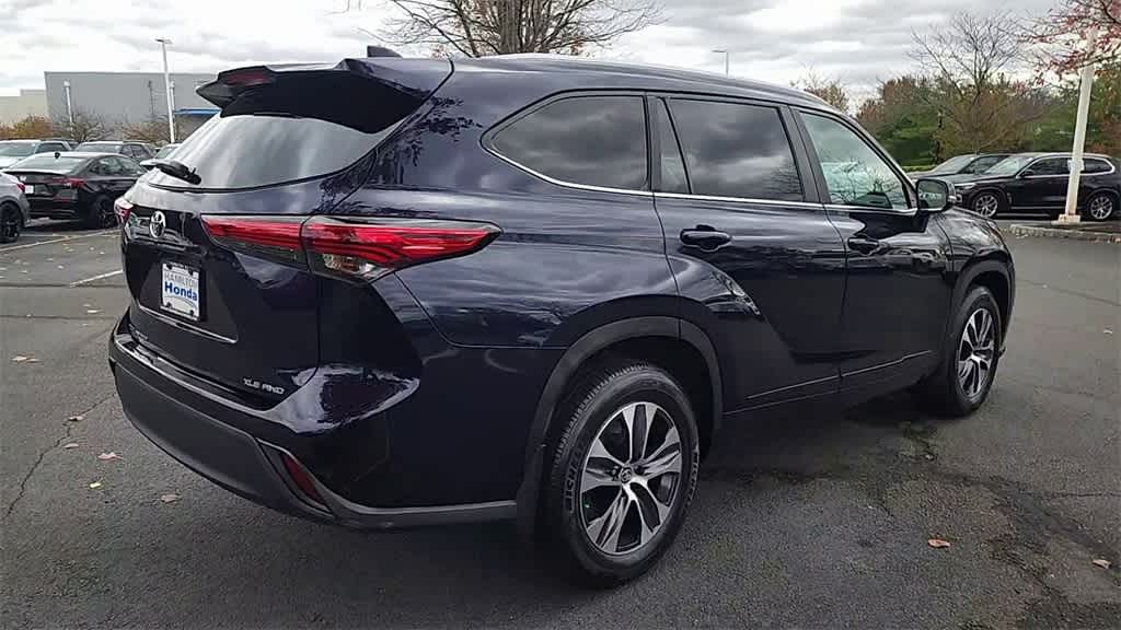 Thumbnail: 2023 Toyota Highlander - 8