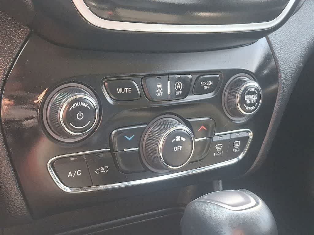 Thumbnail: 2020 Jeep Cherokee - 18
