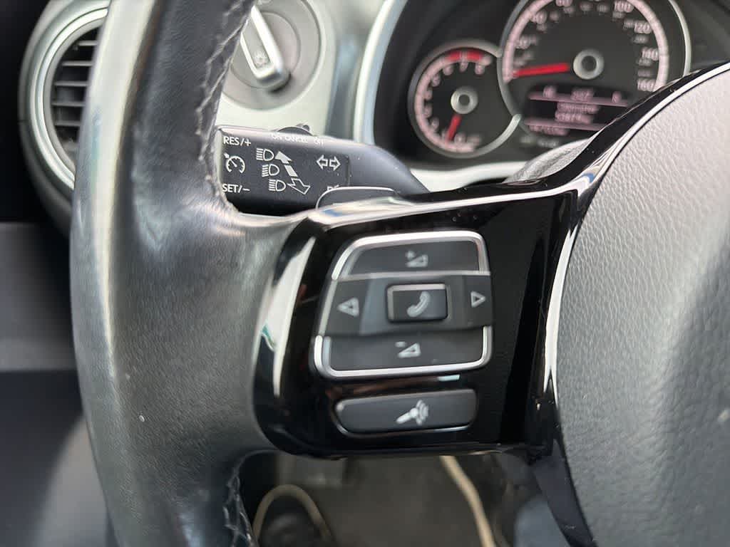 Thumbnail: 2014 Volkswagen Beetle - 23