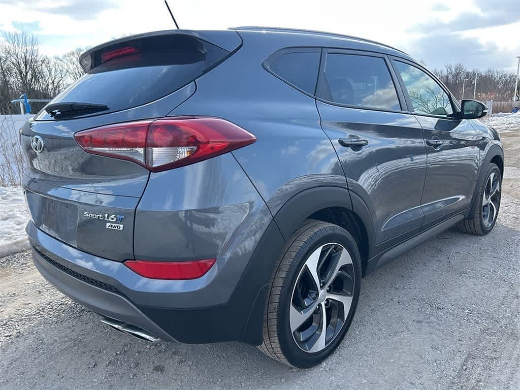 Thumbnail: 2016 Hyundai Tucson - 4