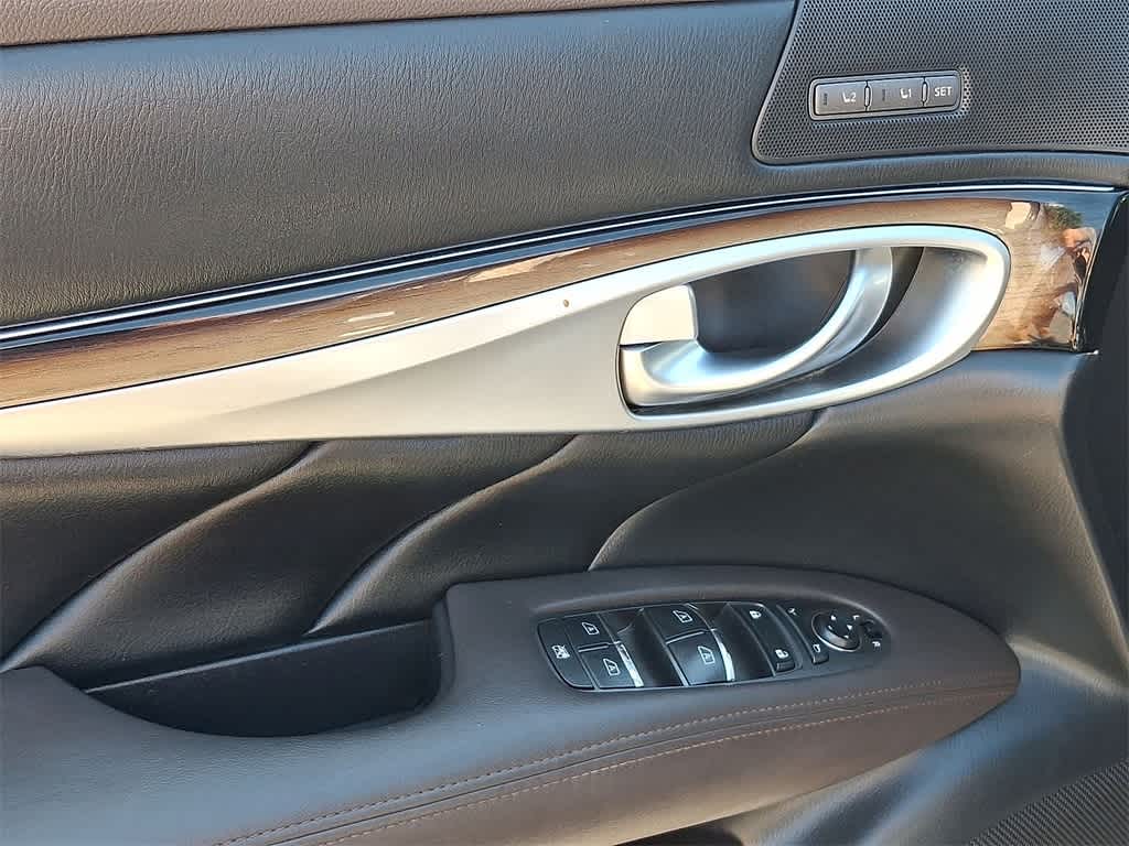 Thumbnail: 2015 INFINITI Q70 - 10