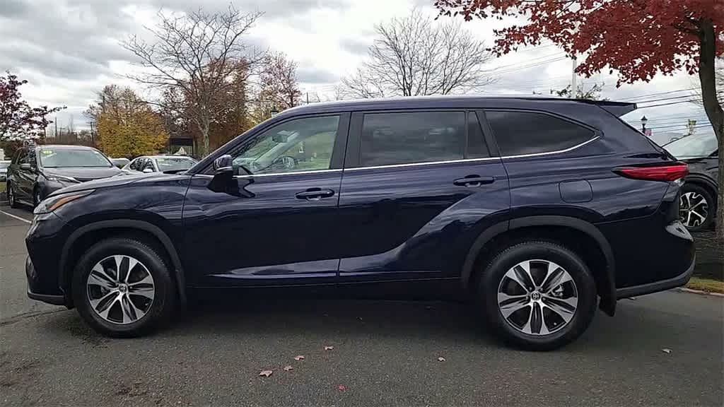 Thumbnail: 2023 Toyota Highlander - 5