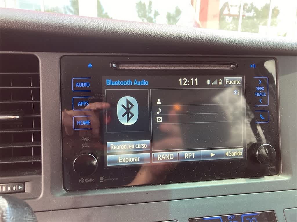 Thumbnail: 2015 Toyota Sienna - 13