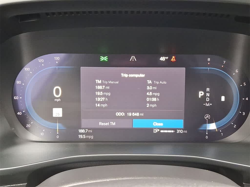 Thumbnail: 2023 Volvo XC40 - 13