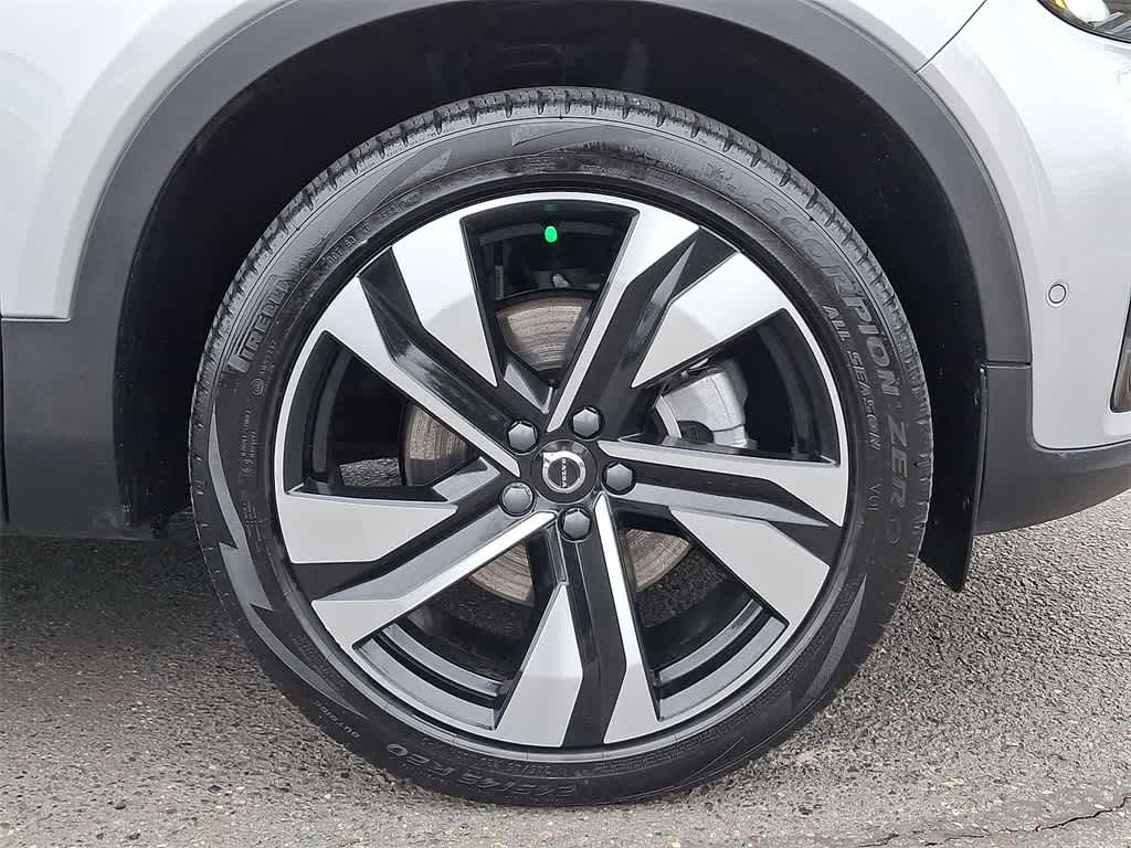 Thumbnail: 2023 Volvo XC40 - 26