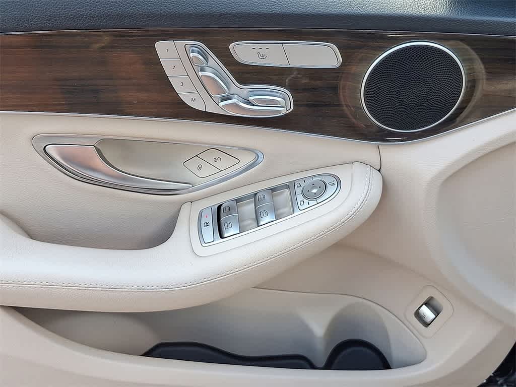 Thumbnail: 2016 Mercedes-Benz C-Class - 10