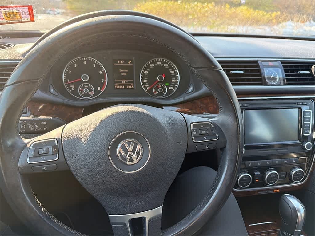 Thumbnail: 2012 Volkswagen Passat - 11