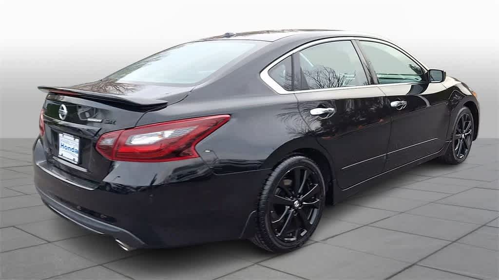 Thumbnail: 2018 Nissan Altima - 8