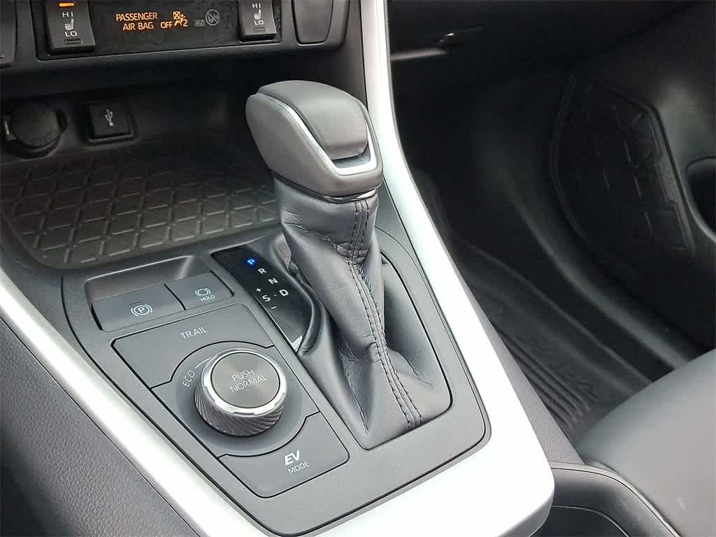 Thumbnail: 2022 Toyota RAV4 - 12