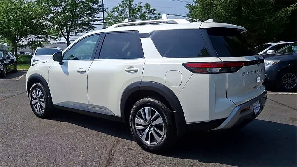 2023 Nissan Pathfinder SL 6