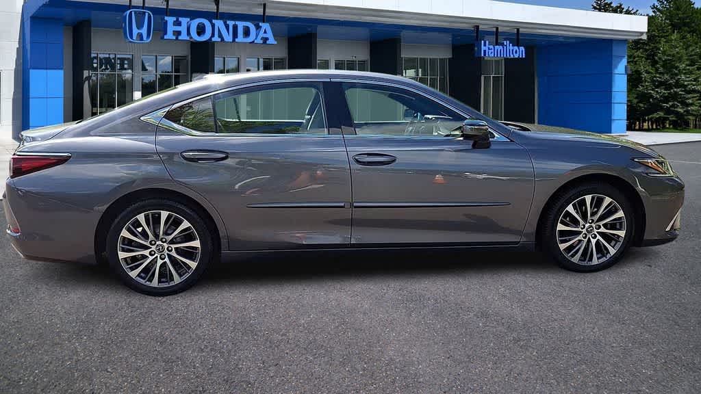 Thumbnail: 2019 Lexus ES - 9