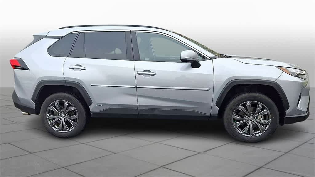 Thumbnail: 2022 Toyota RAV4 - 9