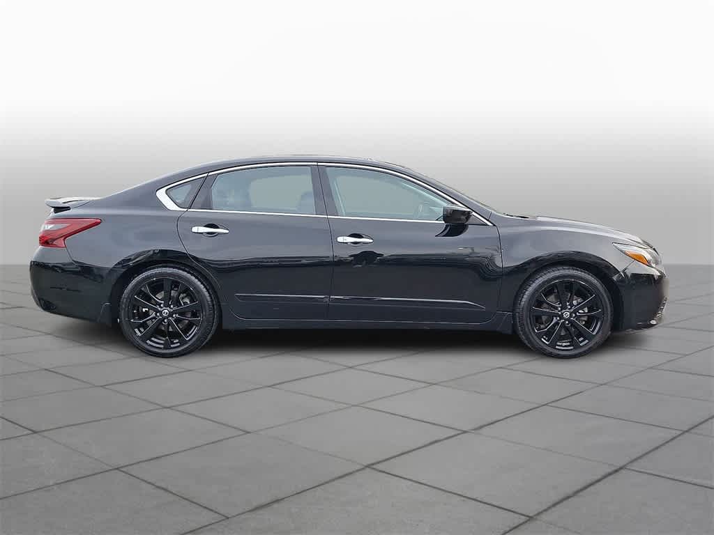 Thumbnail: 2018 Nissan Altima - 25