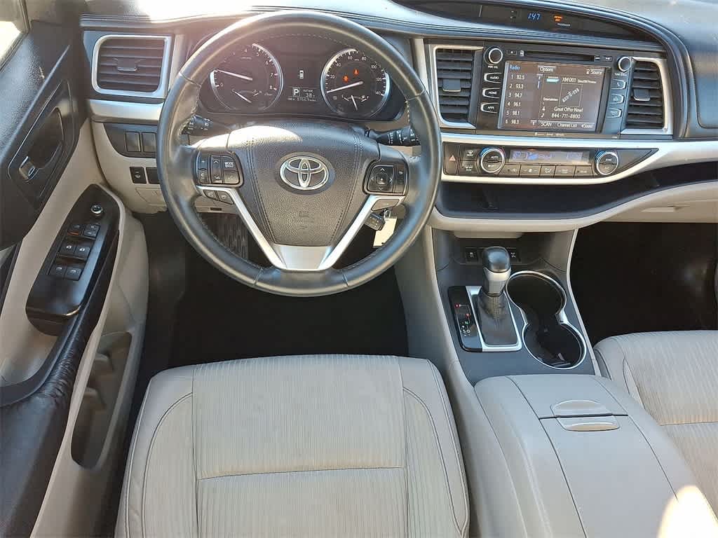 Thumbnail: 2016 Toyota Highlander - 21