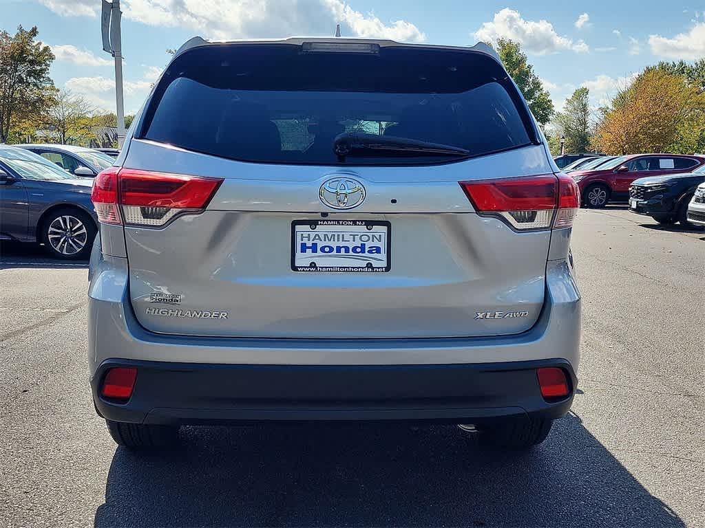 Thumbnail: 2019 Toyota Highlander - 25
