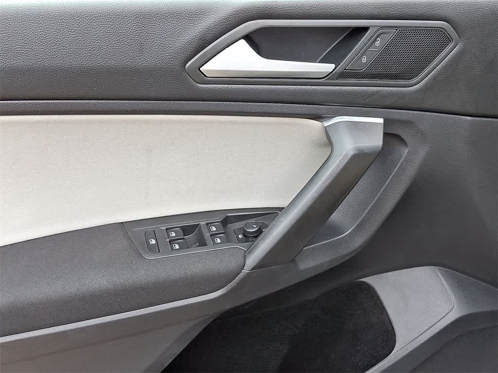 Thumbnail: 2021 Volkswagen Tiguan - 10