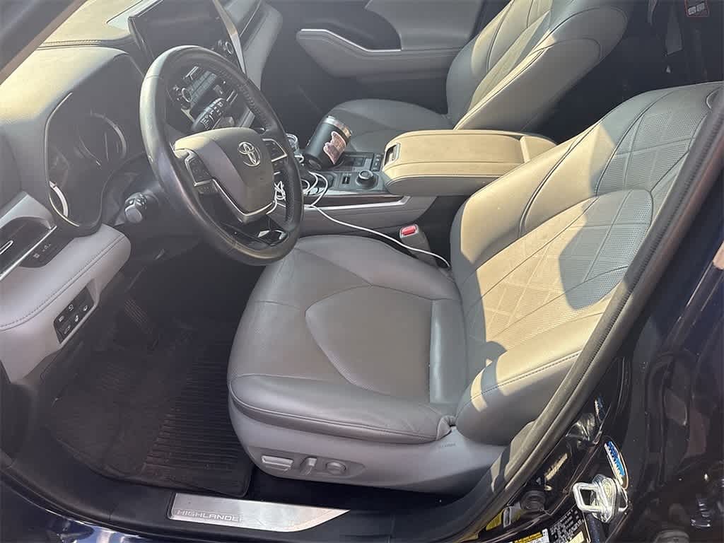 Thumbnail: 2021 Toyota Highlander - 8