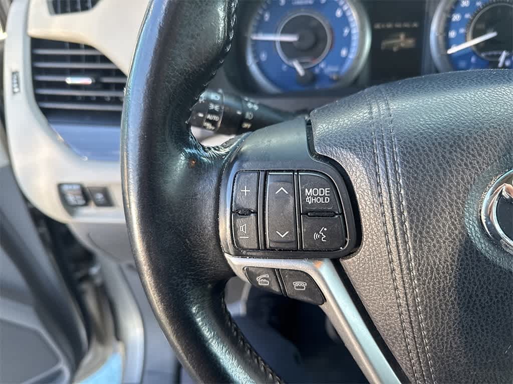 Thumbnail: 2016 Toyota Sienna - 11