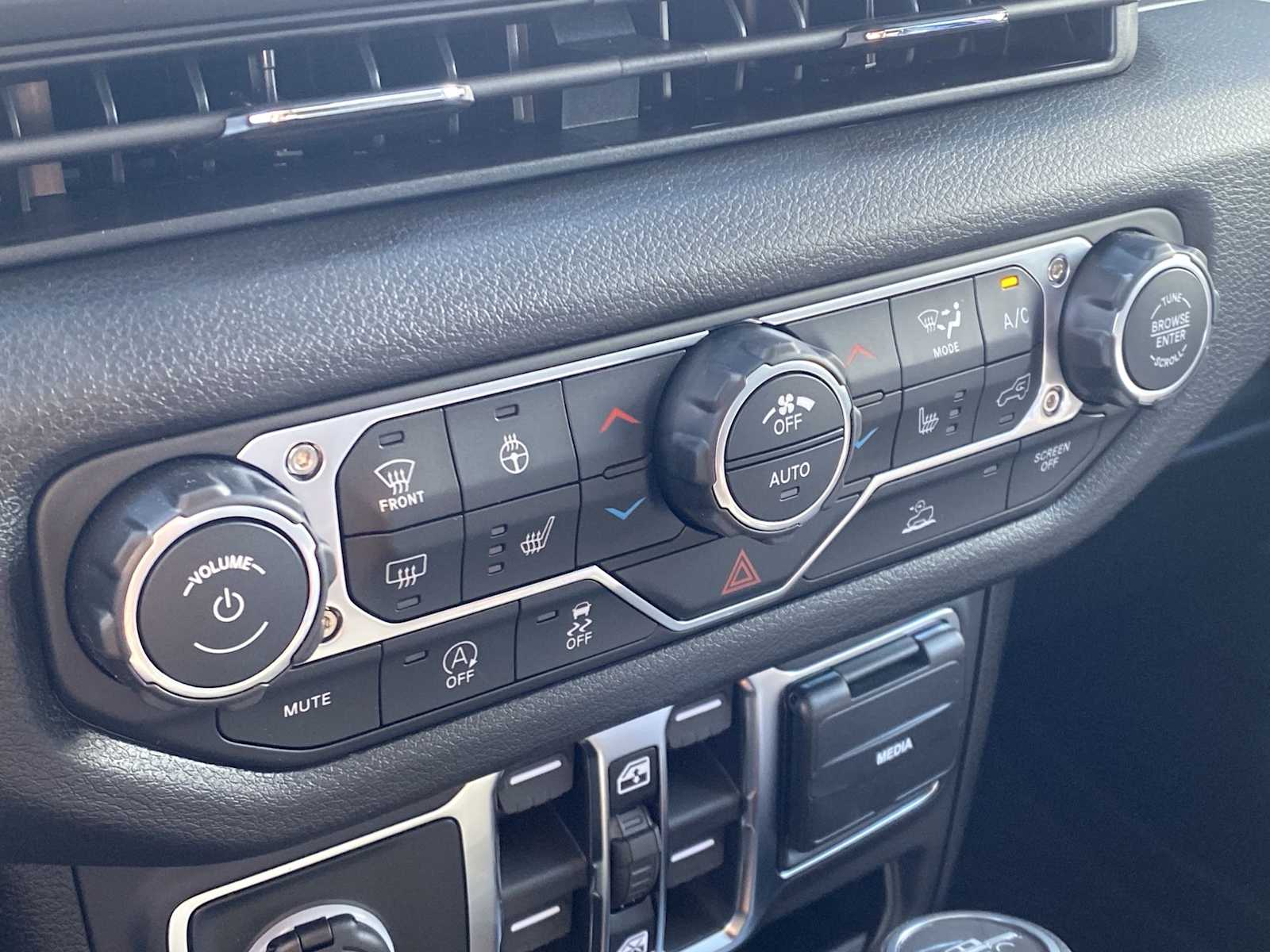 Thumbnail: 2026 Jeep Gladiator - 16