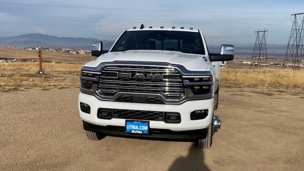 New 2026 Ram 3500 LARAMIE CREW CAB 4X4 8' BOX Pickup