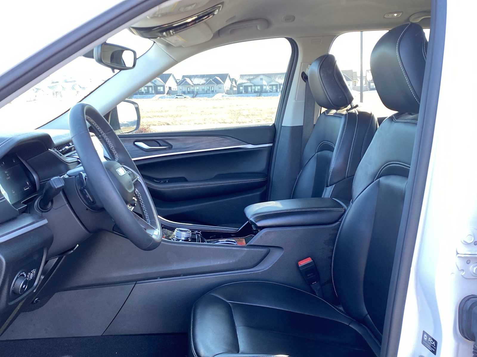 Thumbnail: 2023 Jeep Grand Cherokee - 10