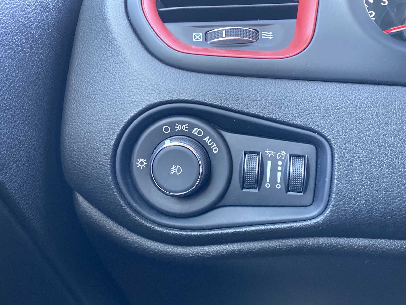 Thumbnail: 2023 Jeep Renegade - 22