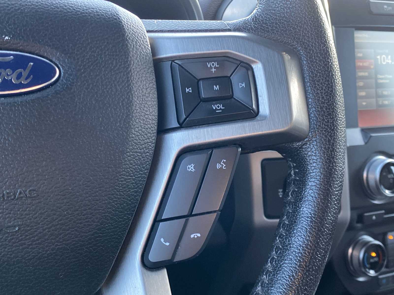 Thumbnail: 2015 Ford F-150 - 32