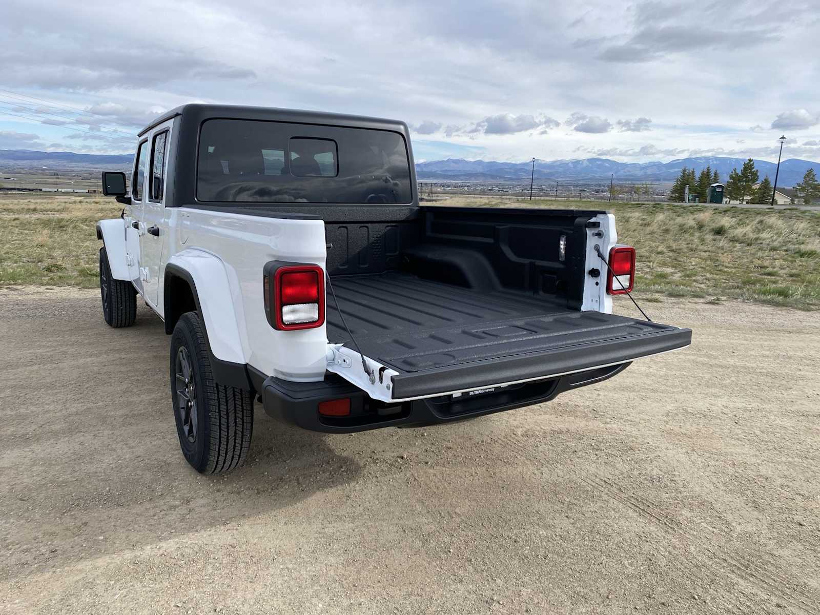 Thumbnail: 2026 Jeep Gladiator - 38