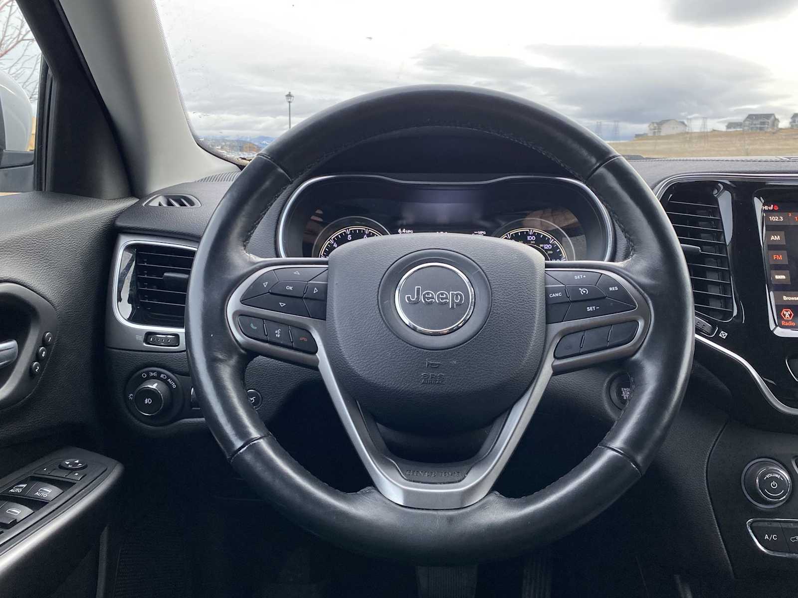 Thumbnail: 2019 Jeep Cherokee - 30