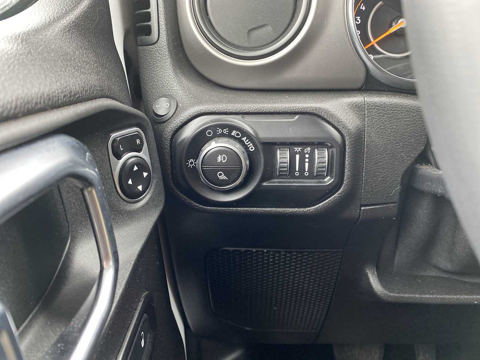 Thumbnail: 2020 Jeep Gladiator - 21