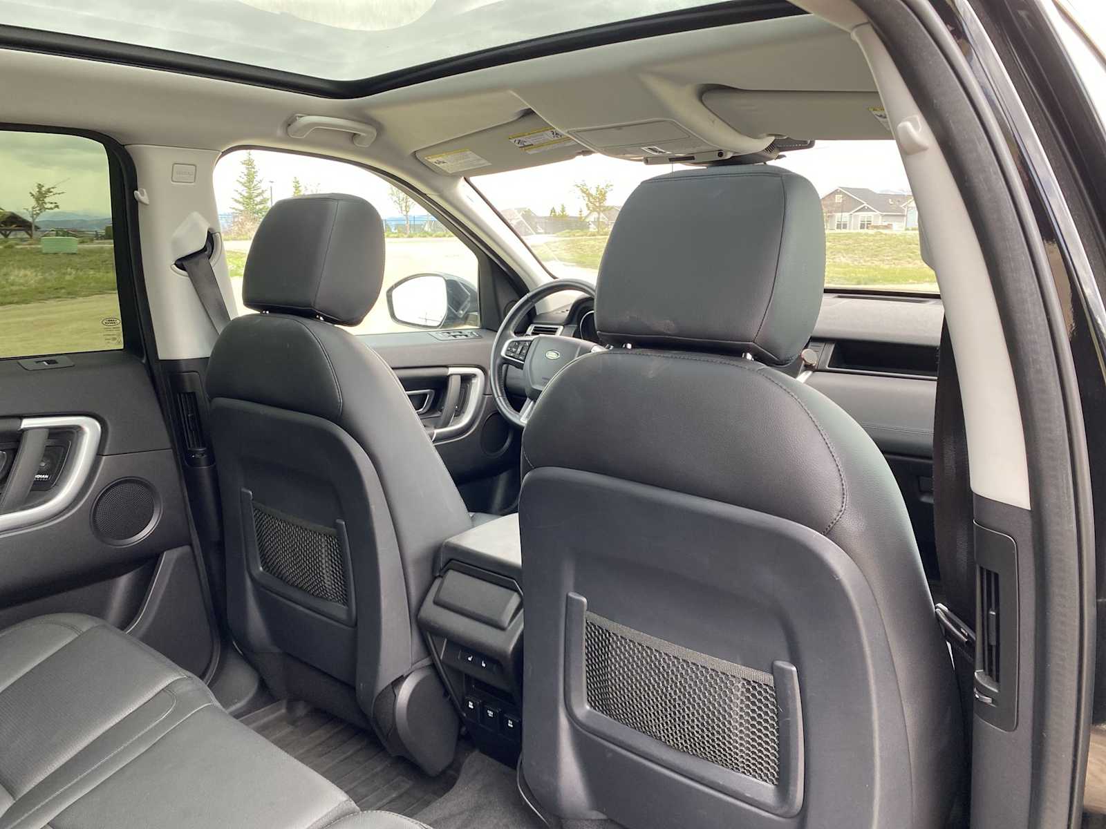 Thumbnail: 2017 Land Rover Discovery Sport - 32