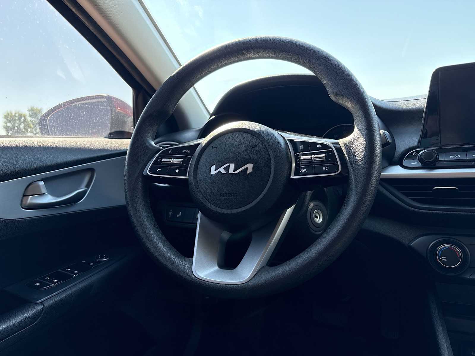 2023 Kia Forte LXS - Photo 29