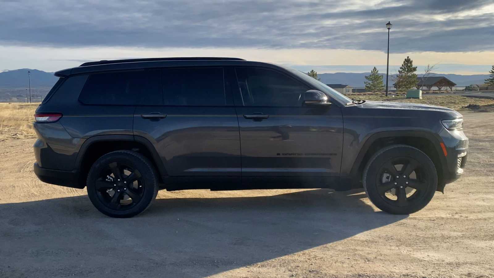 Thumbnail: 2022 Jeep Grand Cherokee - 9