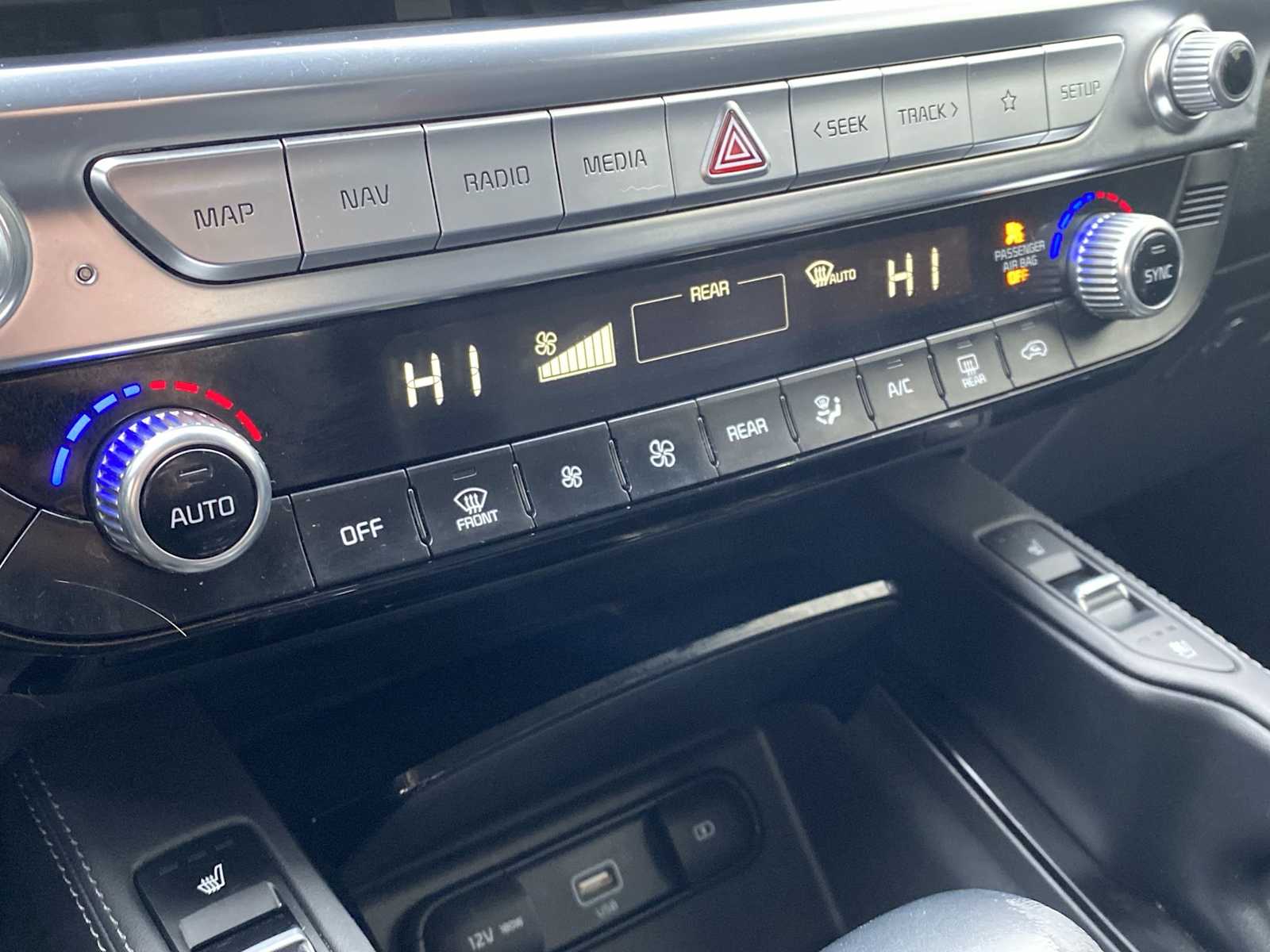 Thumbnail: 2022 Kia Telluride - 26