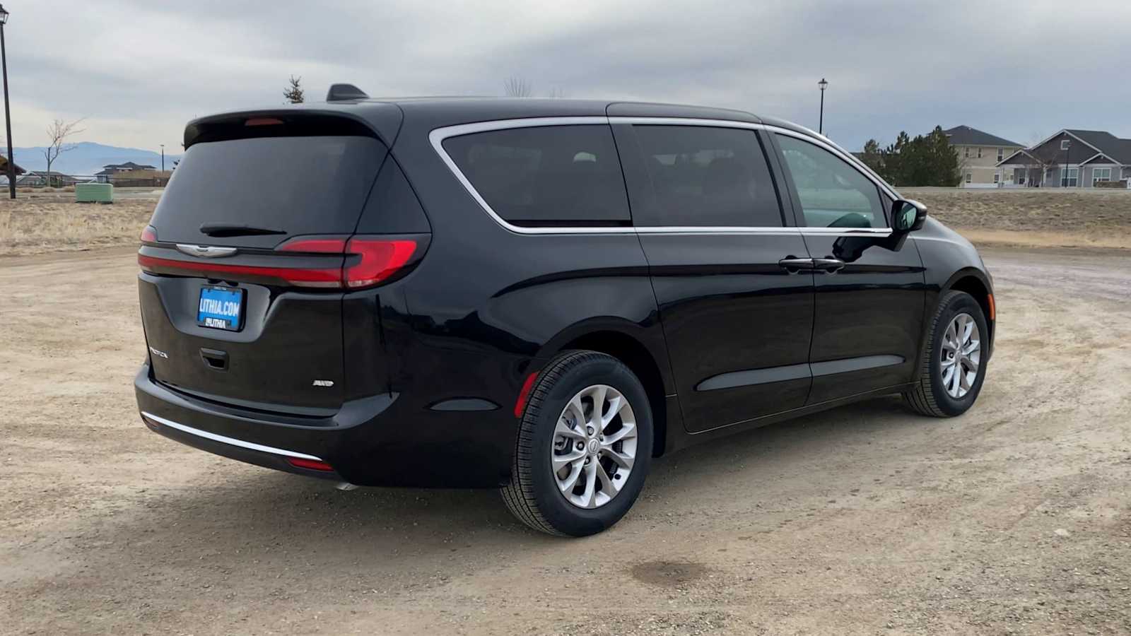 Thumbnail: 2026 Chrysler Pacifica - 8