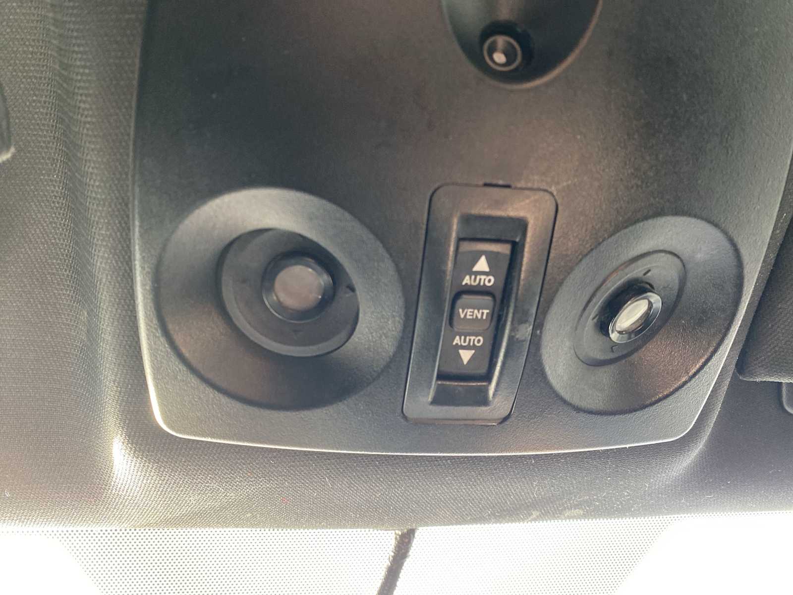 Thumbnail: 2012 Dodge Avenger - 17