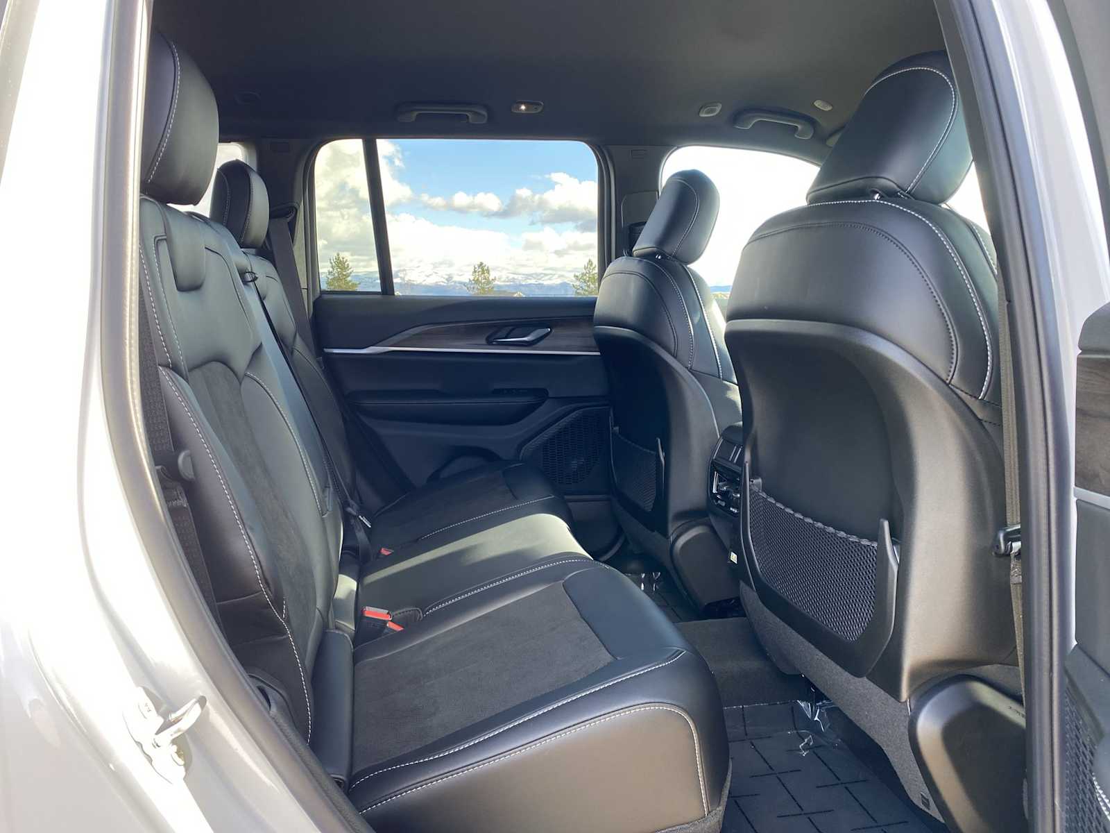 Thumbnail: 2026 Jeep Grand Cherokee - 36