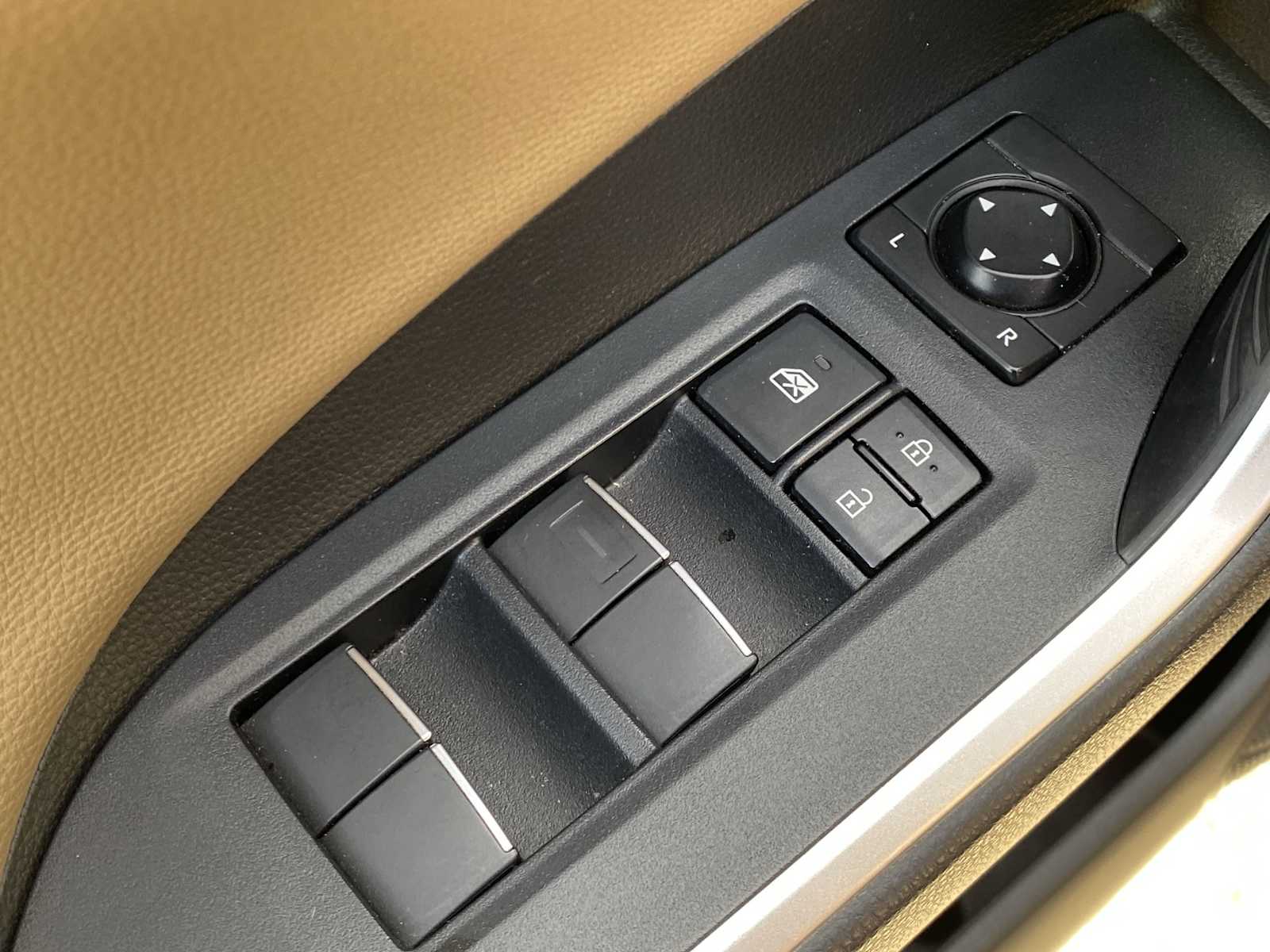 Thumbnail: 2021 Toyota RAV4 - 20