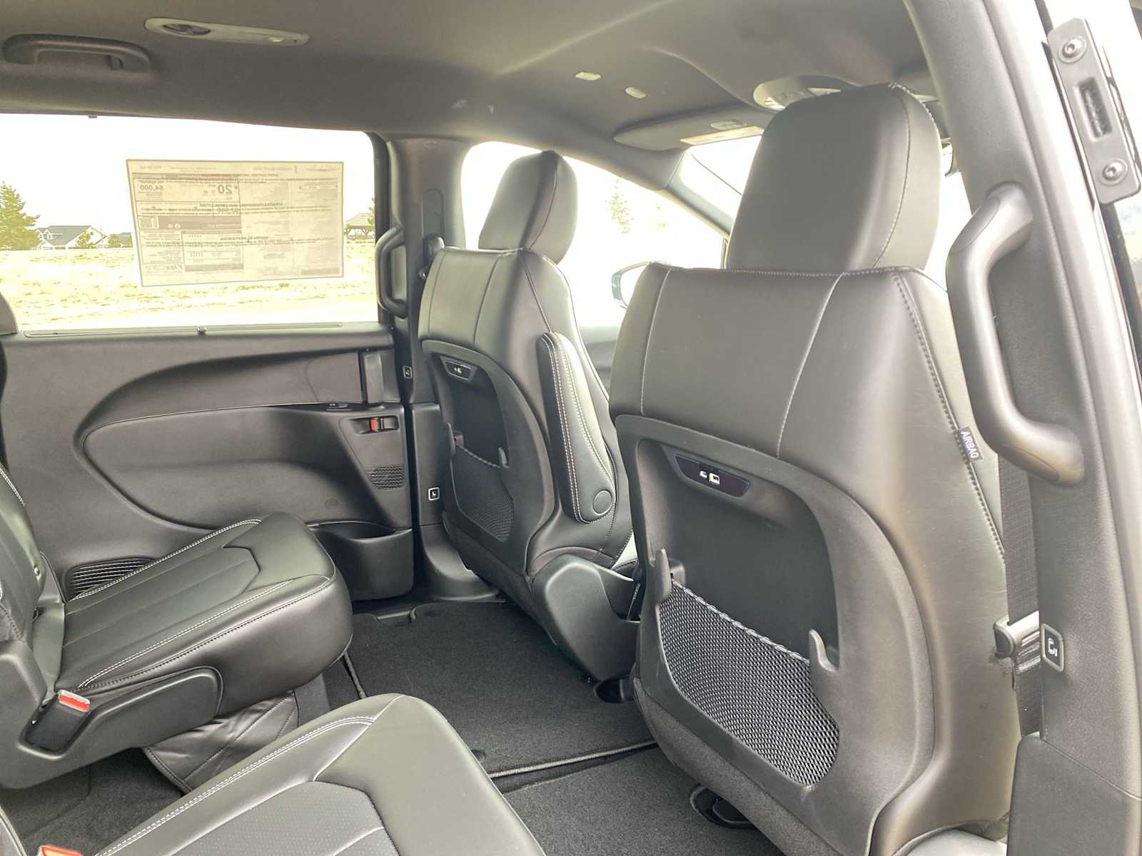 Thumbnail: 2026 Chrysler Pacifica - 32