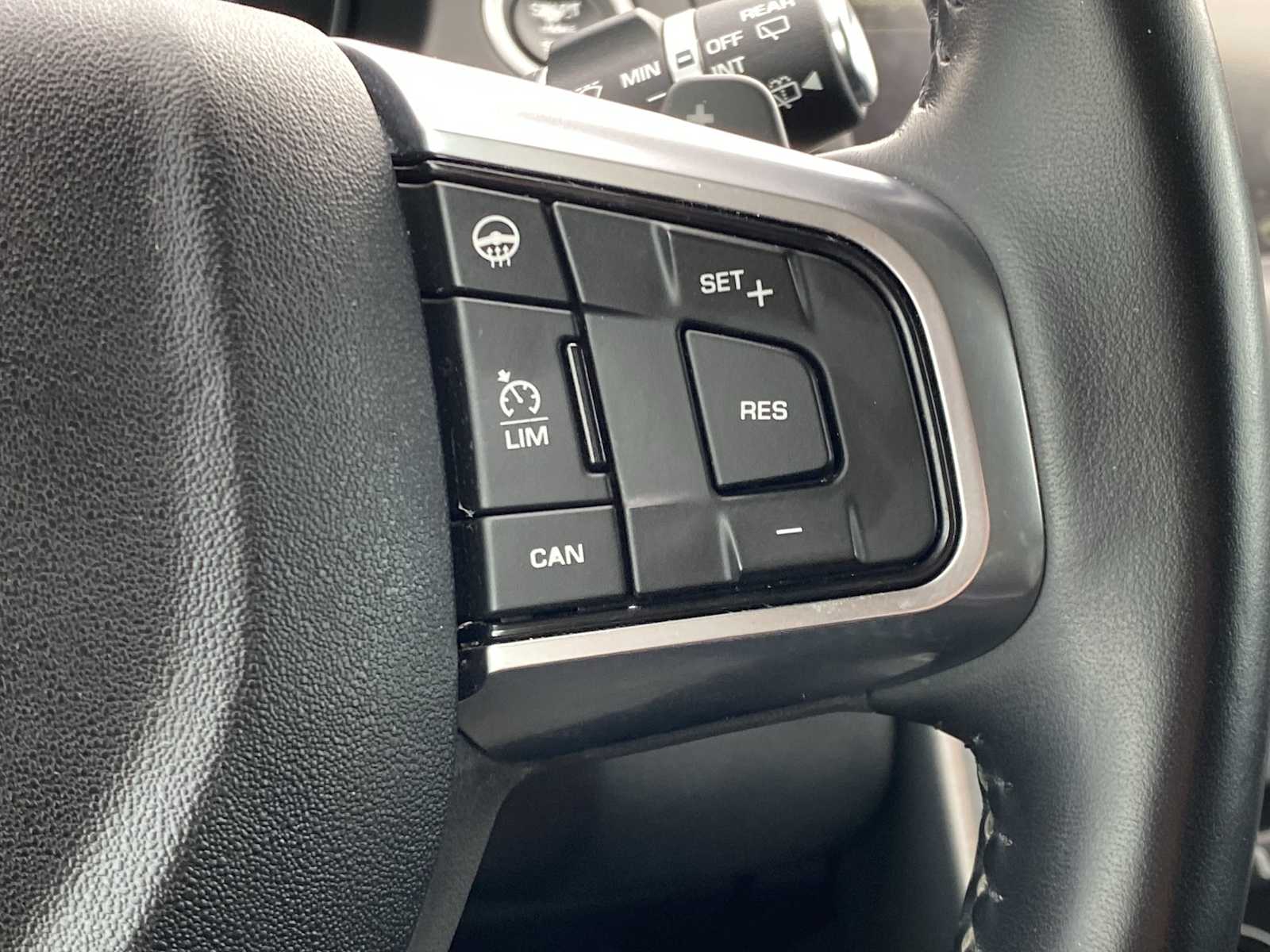 Thumbnail: 2017 Land Rover Discovery Sport - 31