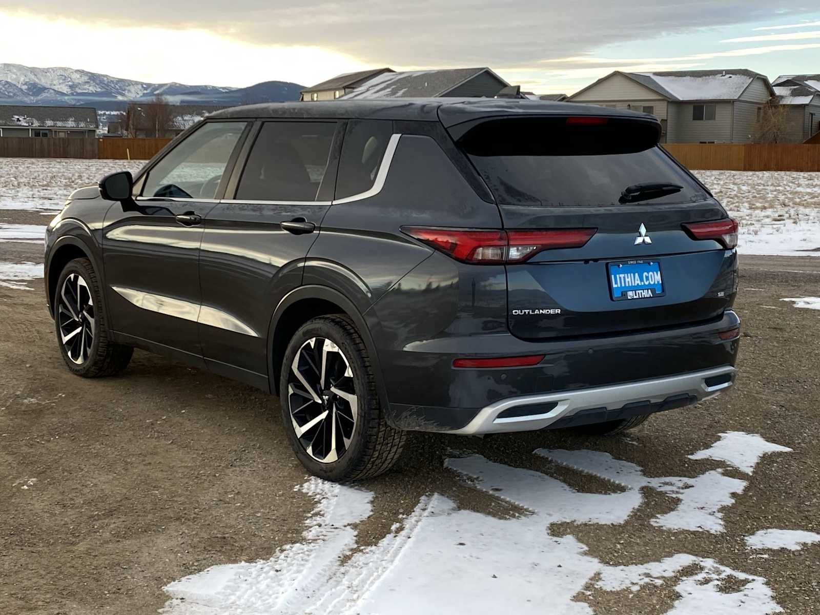 Thumbnail: 2024 Mitsubishi Outlander - 11