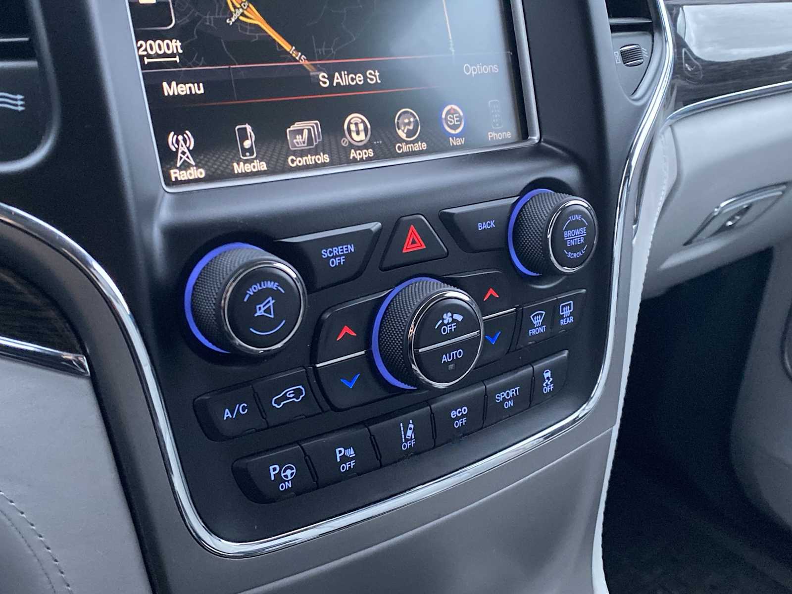 Thumbnail: 2017 Jeep Grand Cherokee - 28