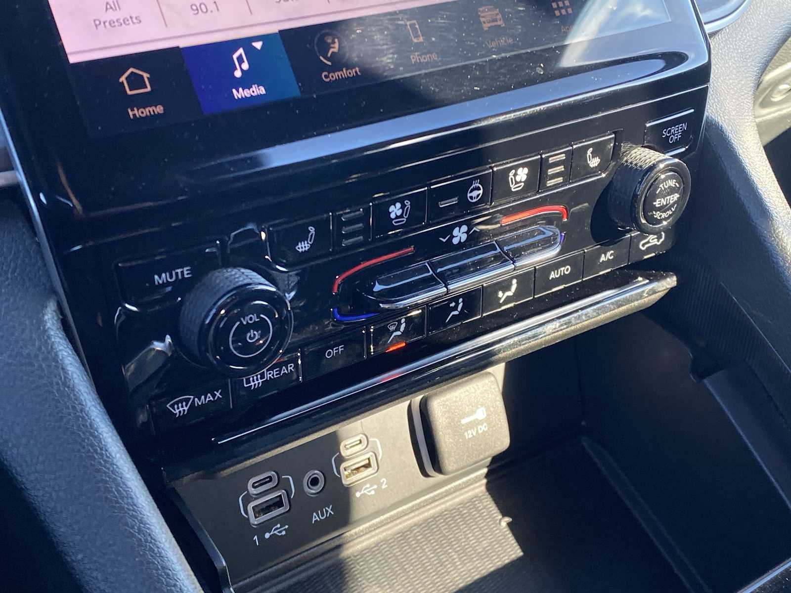 Thumbnail: 2024 Jeep Grand Cherokee L - 23