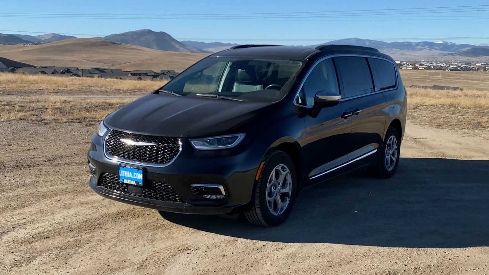 Thumbnail: 2023 Chrysler Pacifica - 4